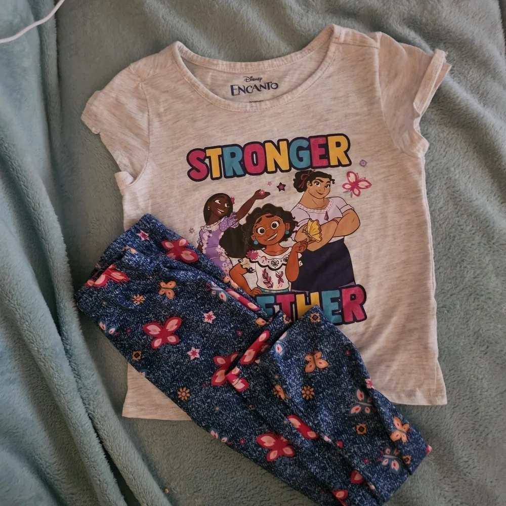 Disney Encanto Cream T-Shirt with Colorful Print Leggingd